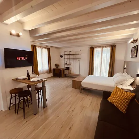 5 Terre Hub 1 Apartment