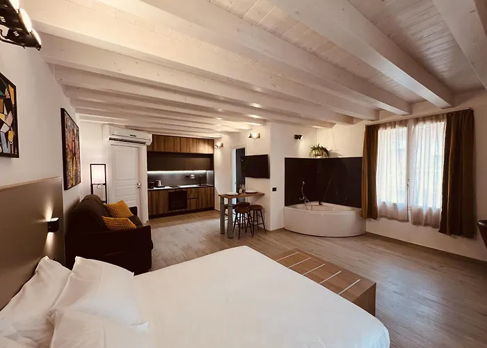 5 Terre Hub 1 Apartment