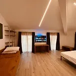5 Terre Hub 1 *
