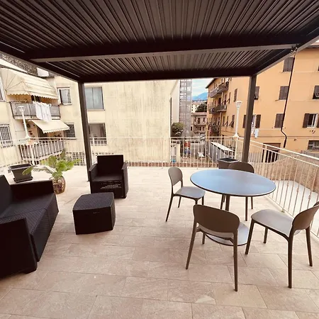 5 Terre Hub 1 Apartment
