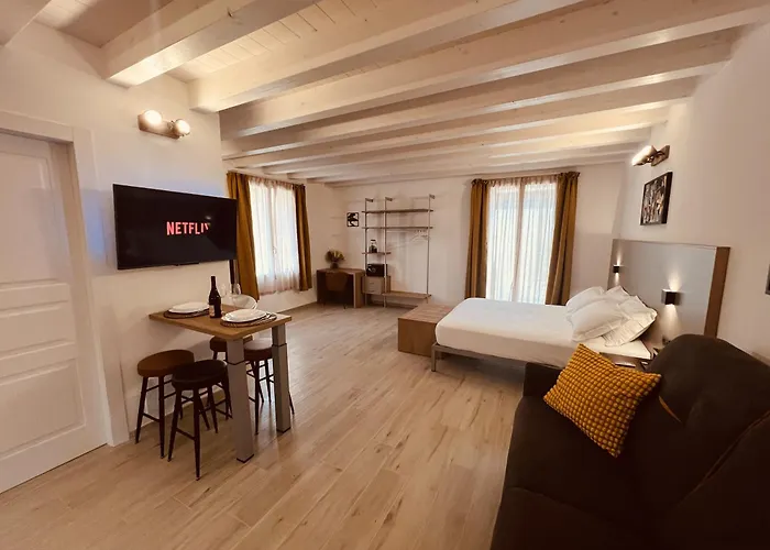 5 Terre Hub 1 Apartment